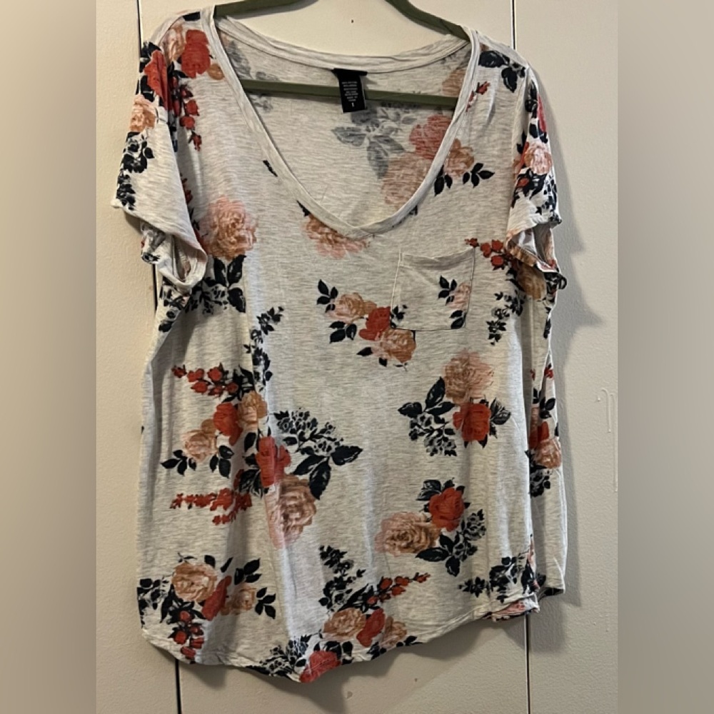 TORRID FLORAL TOP (SIZE 1)